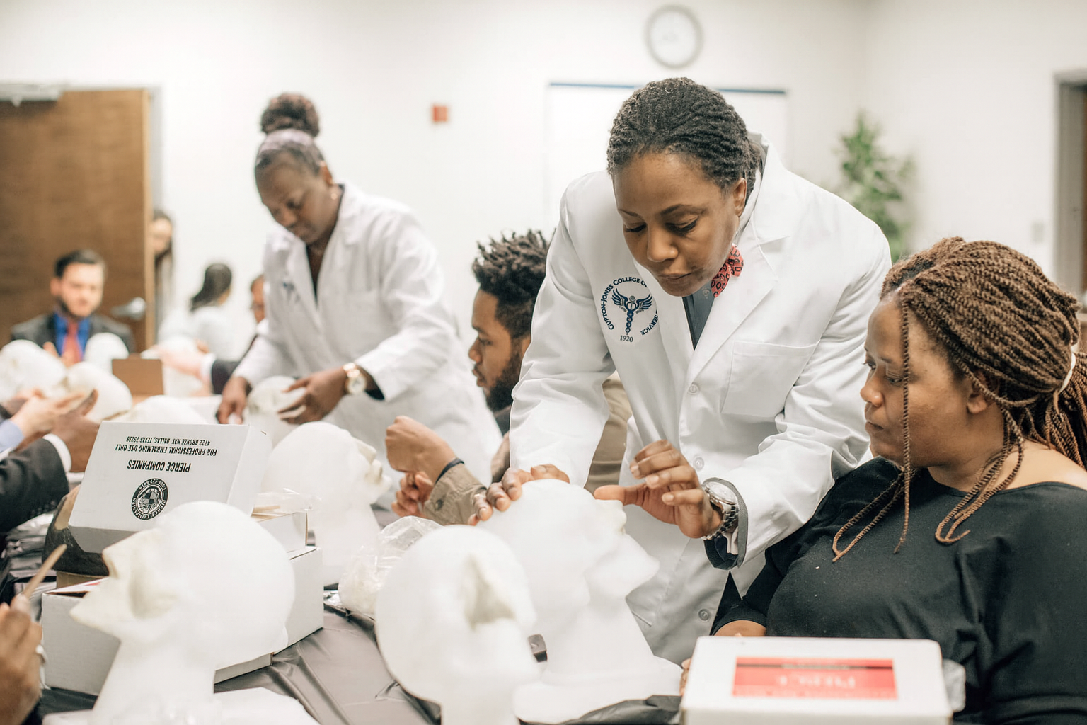 Pierce mortuary colleges instructor with students in restorative art class